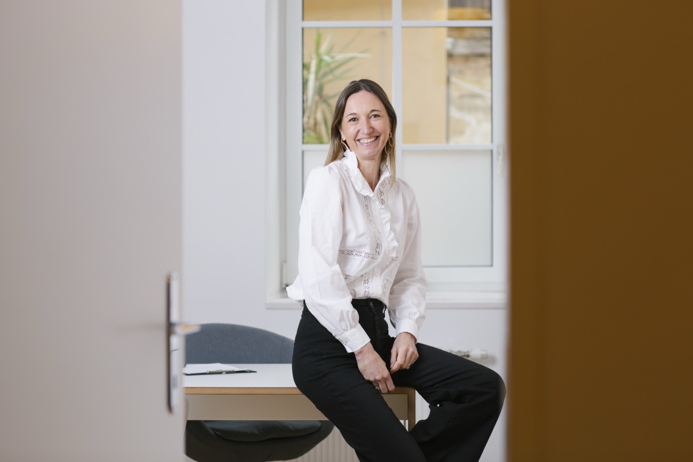 Mag. Clara Haffner in ihrem Büro in Wien-Hietzing